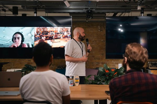 Guide Pratique : Numérisez Vos Photos Vintage avec Votre iPhone en Toute Précision !